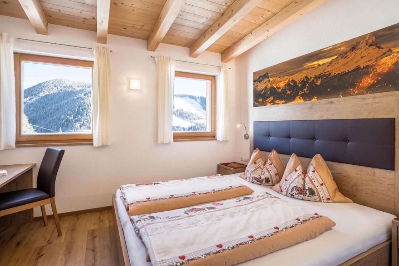 Ciasa Funtanies Sas Dla Crusc Apartment San Martino in Badia Bagian luar foto